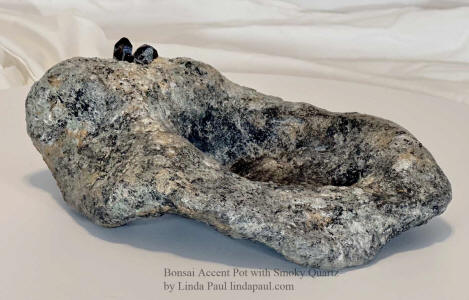 bonsai ccent pot in granite color with smoky quartz front
